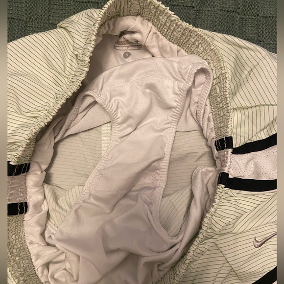 Nike shorts - Picture 3 of 4